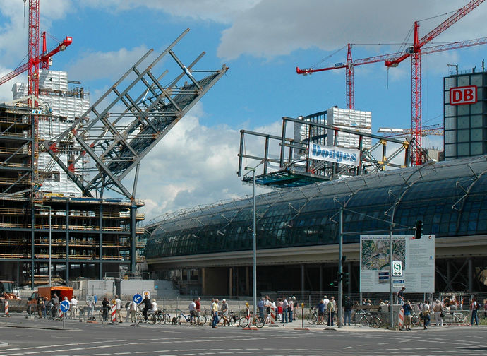 Bahnhof berlin.jpg